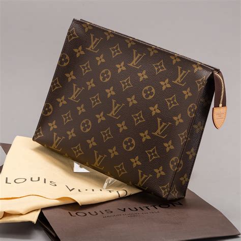 toiletry 26 louis vuitton|Louis Vuitton toiletry hard case.